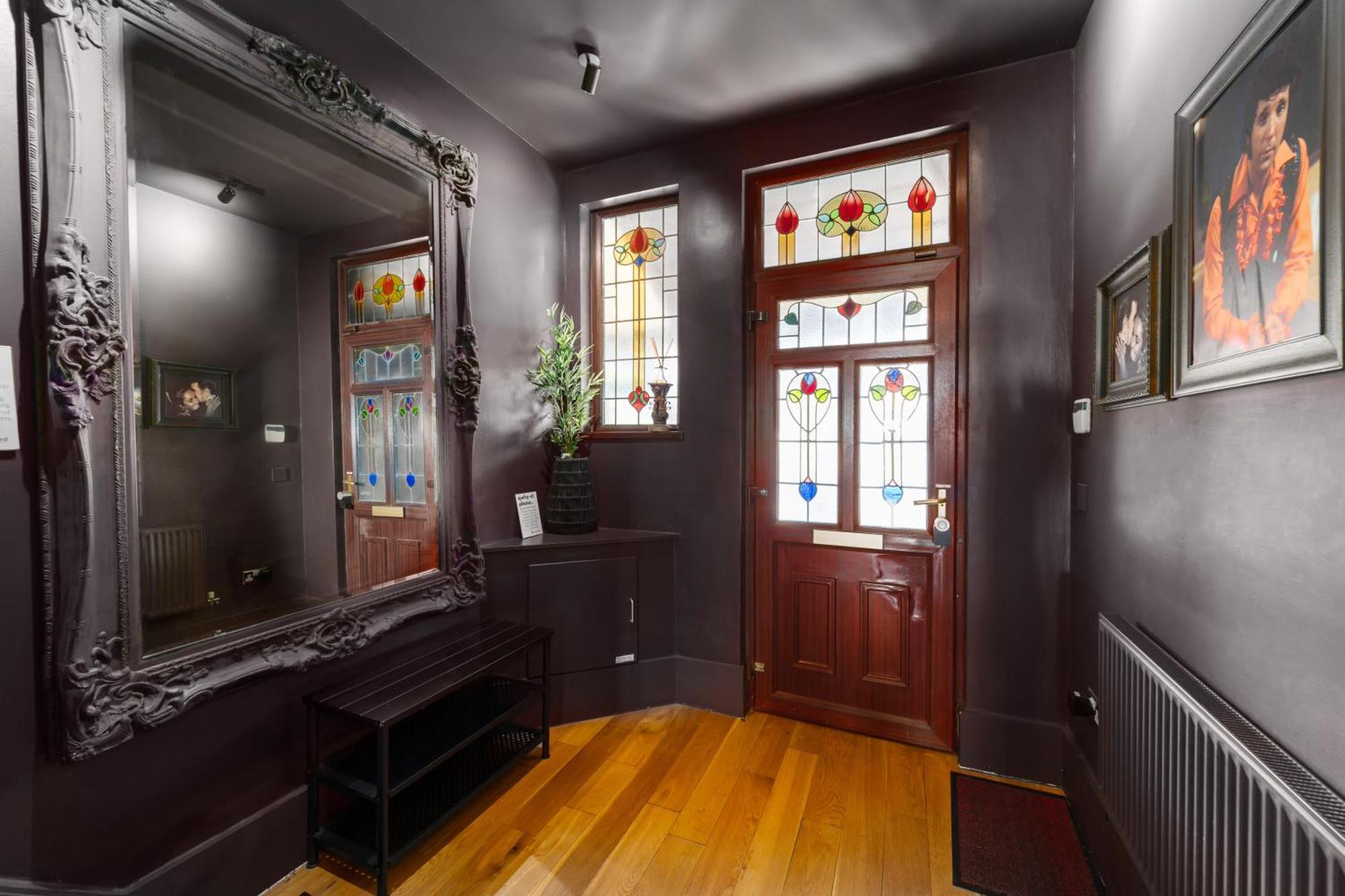 City Retreat, Spacious 4 Bed House, Games Room, Parking, Hot Tub & Bbq Cardiff Buitenkant foto