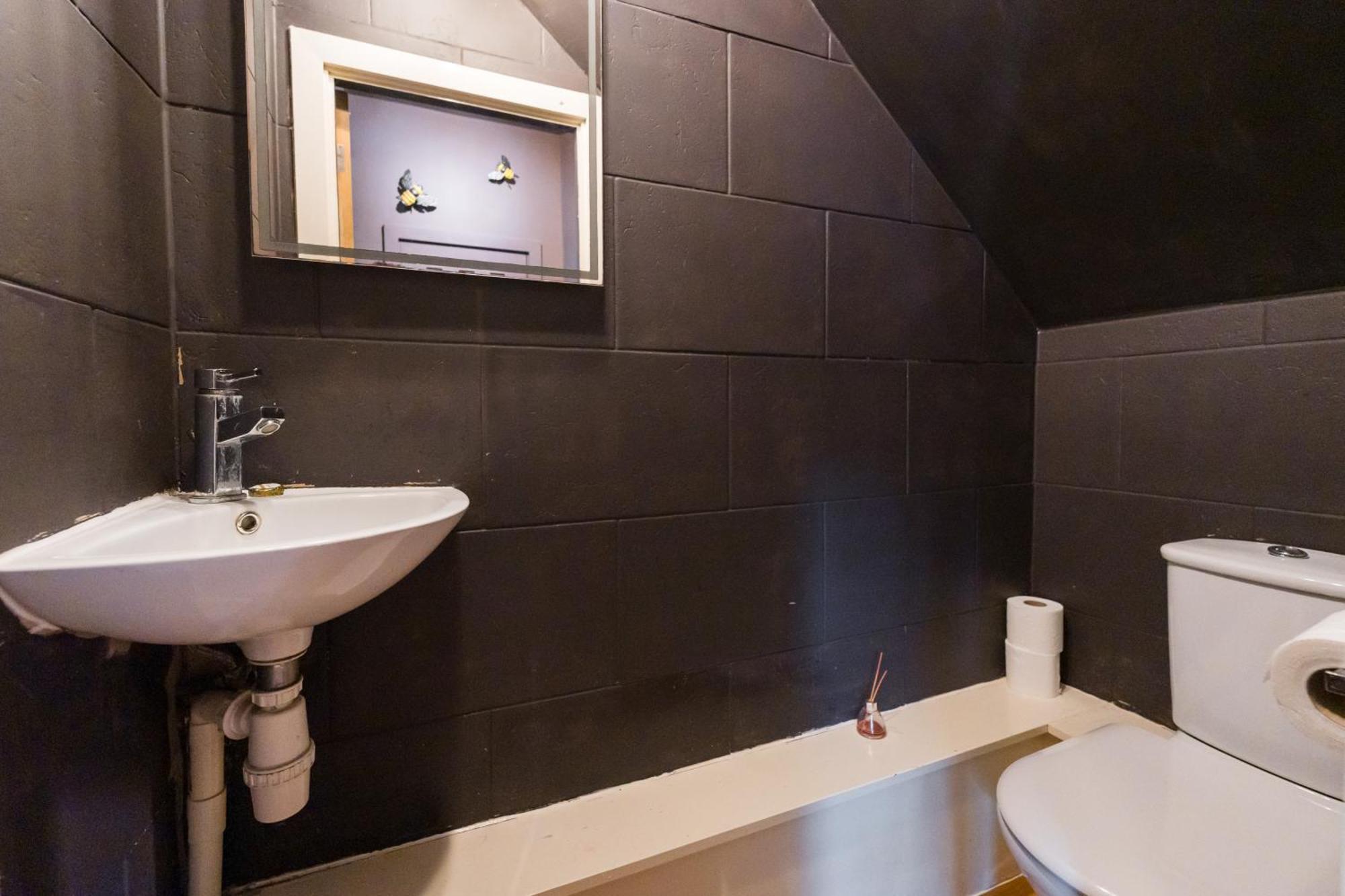 City Retreat, Spacious 4 Bed House, Games Room, Parking, Hot Tub & Bbq Cardiff Buitenkant foto