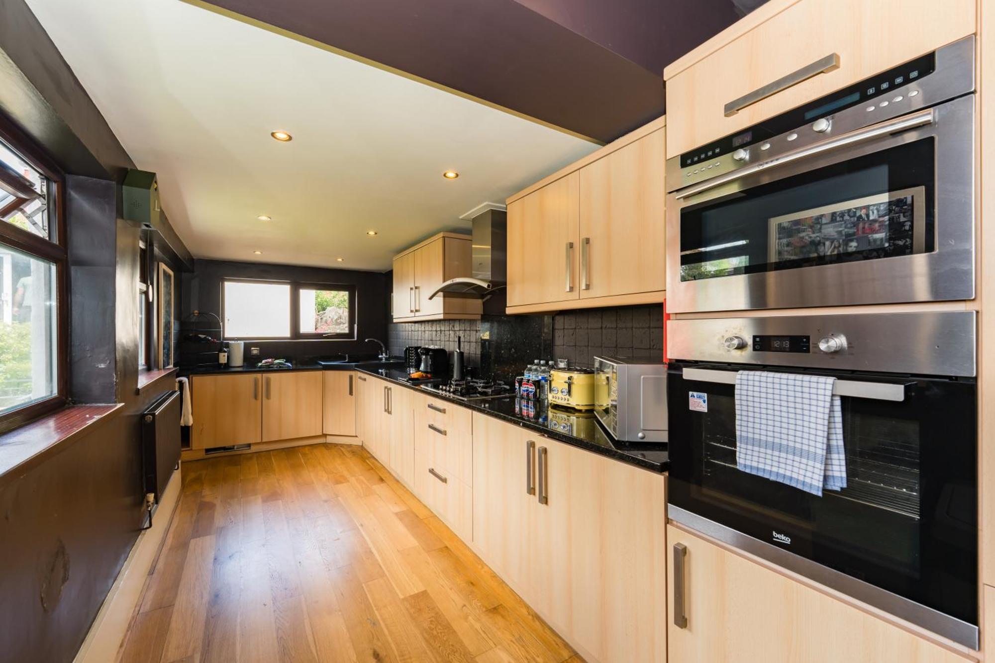 City Retreat, Spacious 4 Bed House, Games Room, Parking, Hot Tub & Bbq Cardiff Buitenkant foto