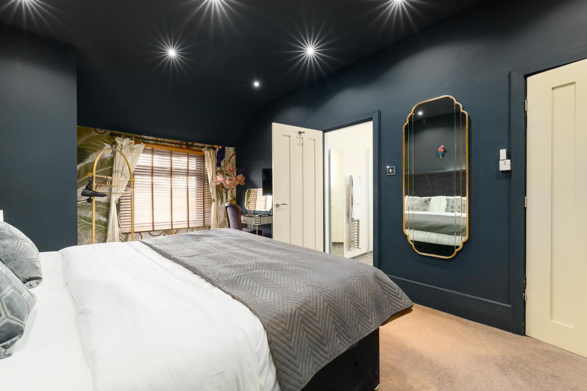 City Retreat, Spacious 4 Bed House, Games Room, Parking, Hot Tub & Bbq Cardiff Buitenkant foto