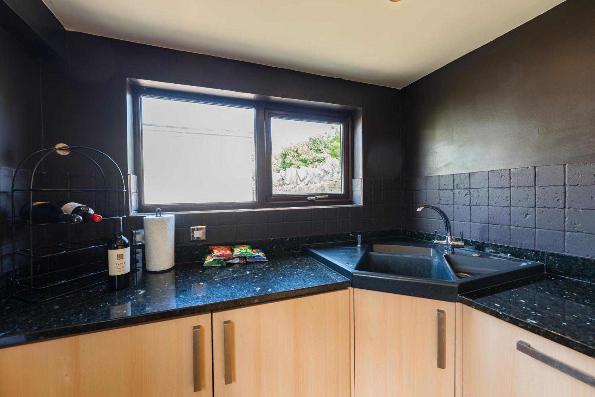 City Retreat, Spacious 4 Bed House, Games Room, Parking, Hot Tub & Bbq Cardiff Buitenkant foto