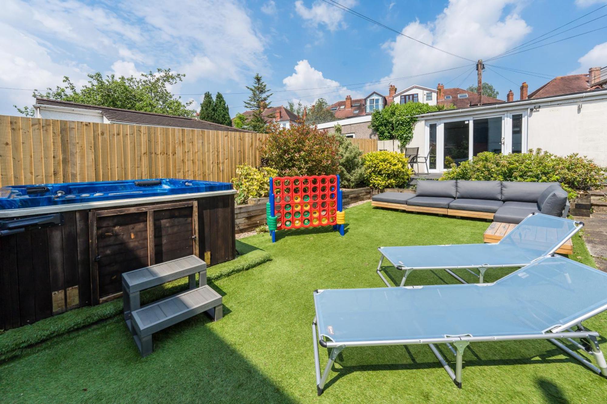 City Retreat, Spacious 4 Bed House, Games Room, Parking, Hot Tub & Bbq Cardiff Buitenkant foto