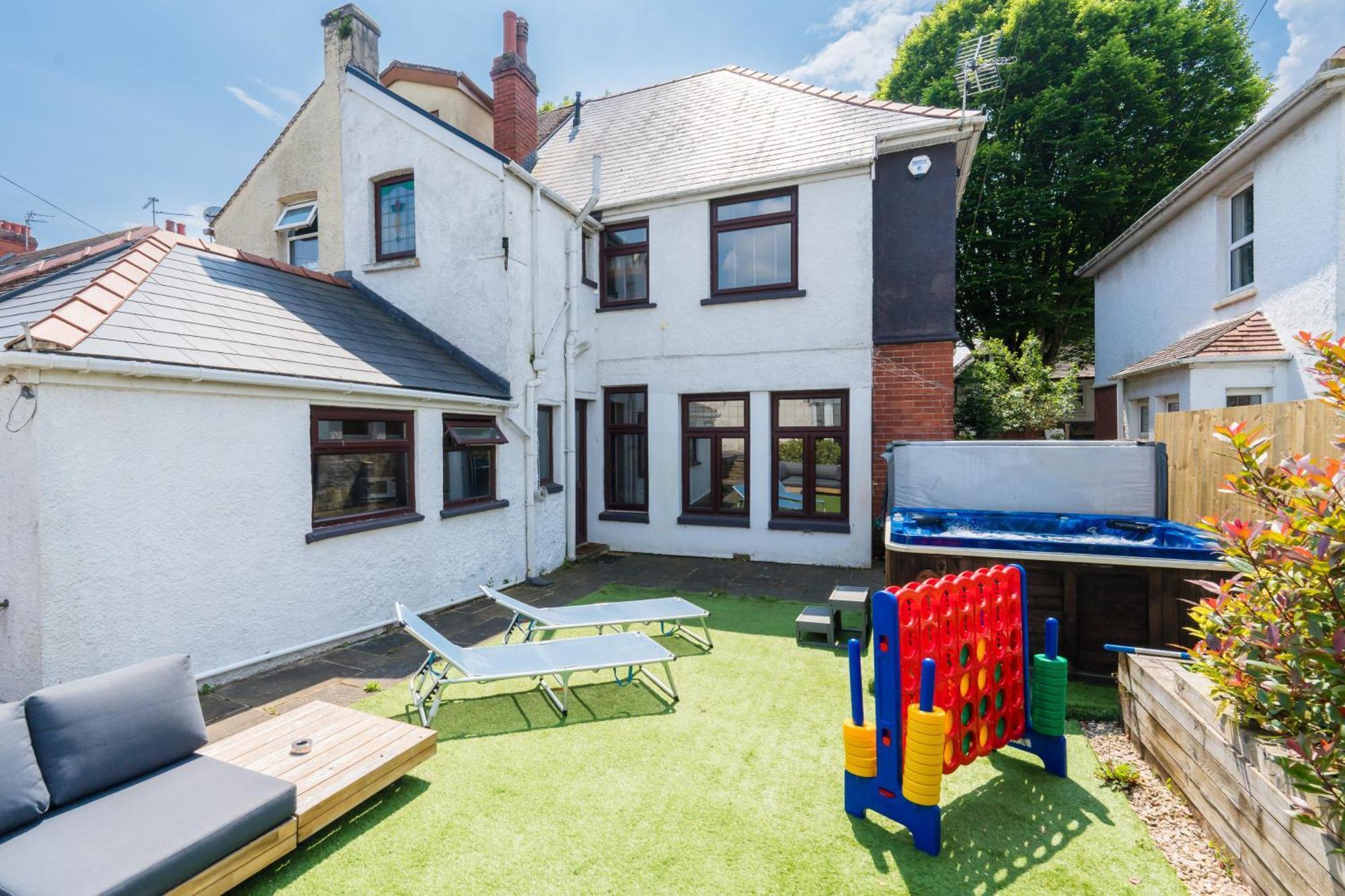 City Retreat, Spacious 4 Bed House, Games Room, Parking, Hot Tub & Bbq Cardiff Buitenkant foto