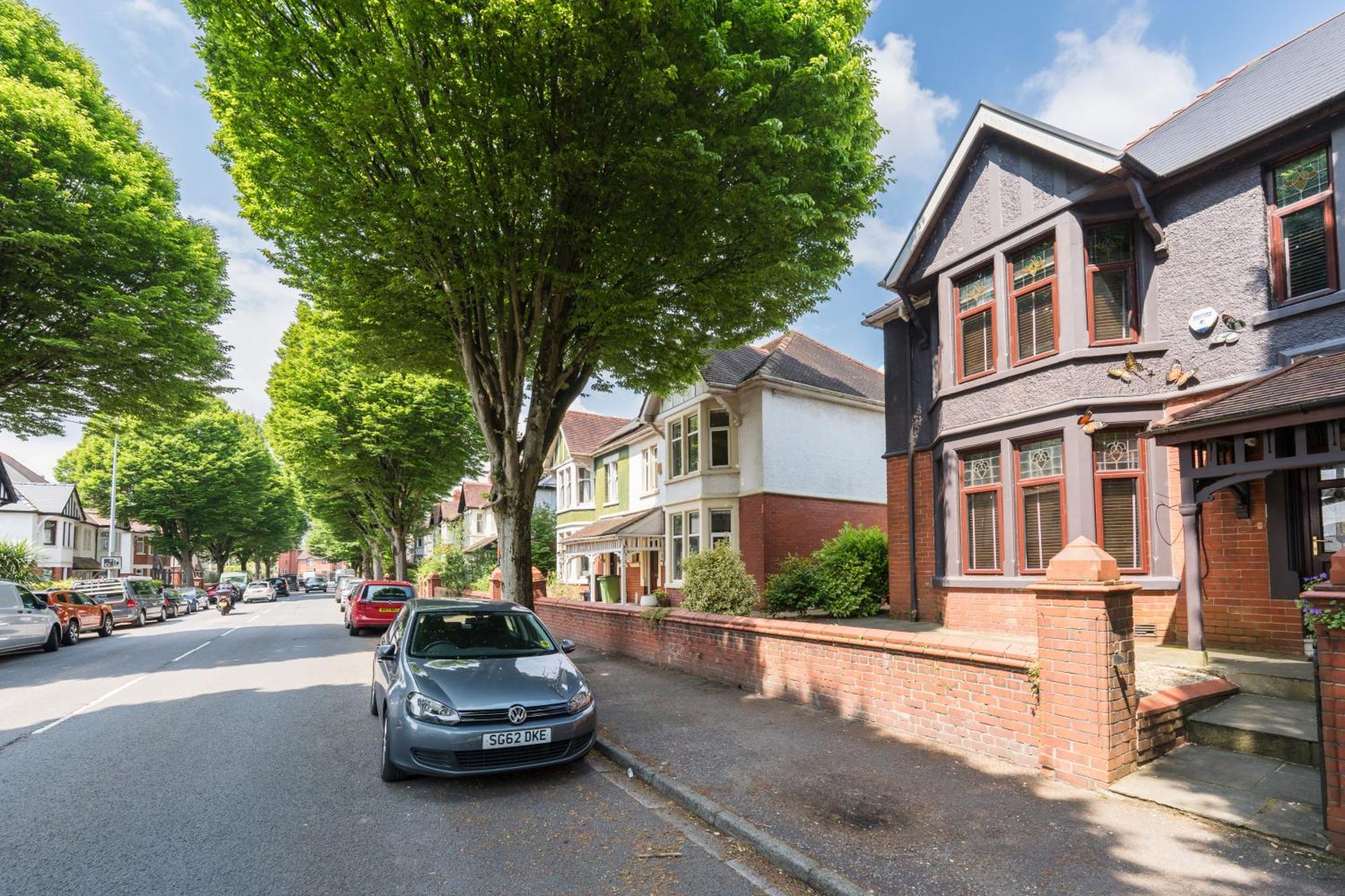 City Retreat, Spacious 4 Bed House, Games Room, Parking, Hot Tub & Bbq Cardiff Buitenkant foto