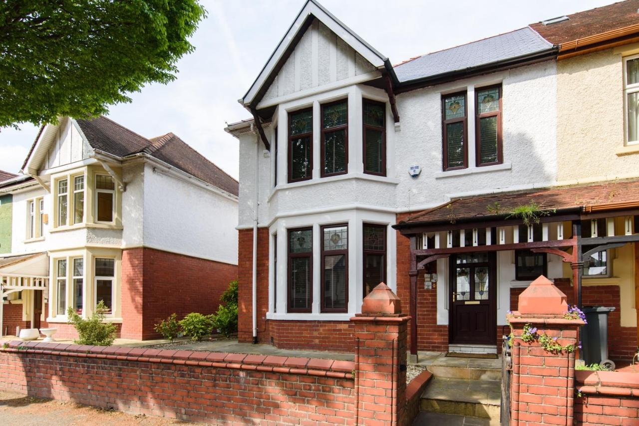 City Retreat, Spacious 4 Bed House, Games Room, Parking, Hot Tub & Bbq Cardiff Buitenkant foto