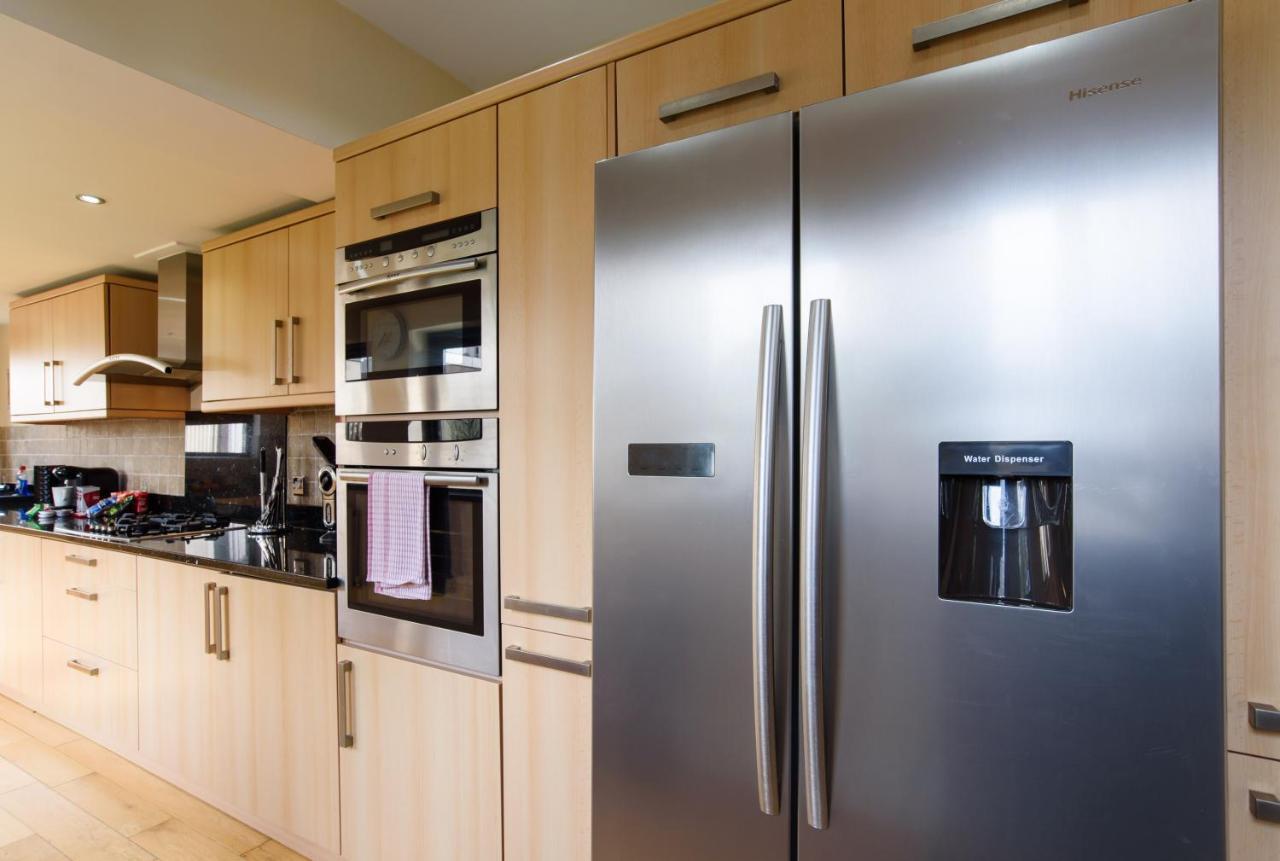 City Retreat, Spacious 4 Bed House, Games Room, Parking, Hot Tub & Bbq Cardiff Buitenkant foto
